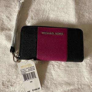 Michael Kors Jet Set Travel Center Stripe Multifunctional Phone Wristlet NWT